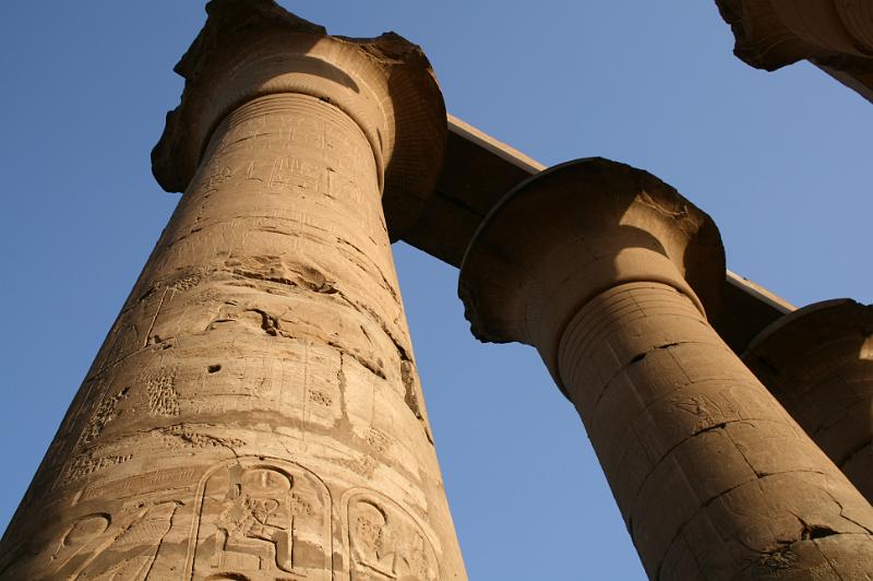 eg07_050418360_j.jpg - Truly awesome columns