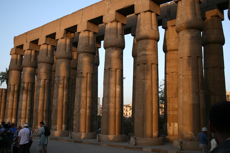 eg07_050419001_j.jpg - Columns