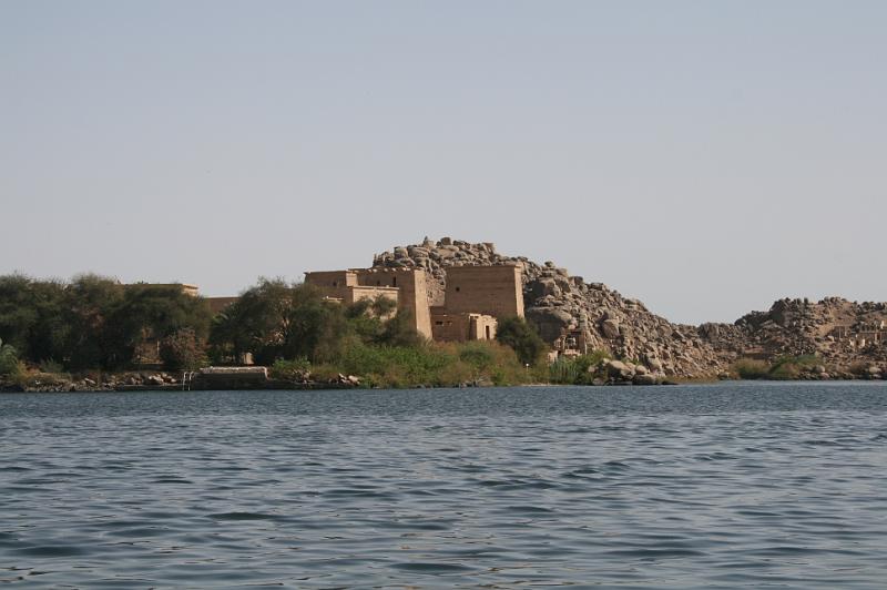eg07_050216180_j.jpg - Approach to the island site of the Temple of Philae