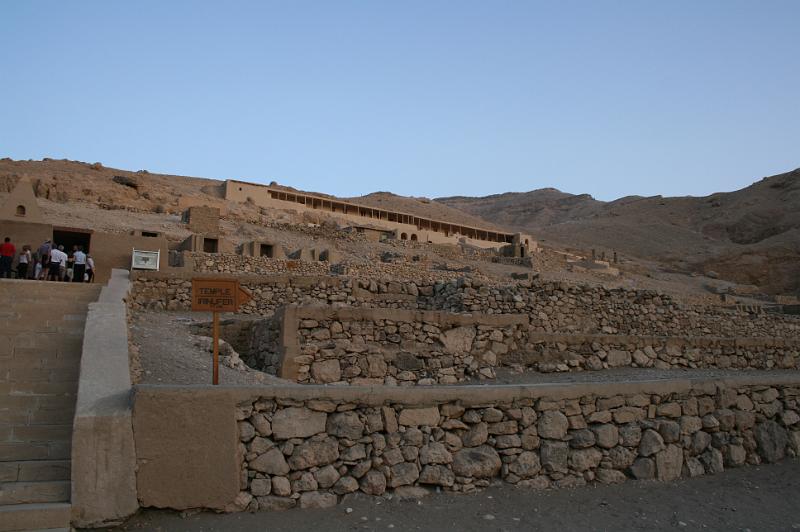 eg07_050406391_j.jpg - Site of the tombs of Sennedjem and Inherkhau