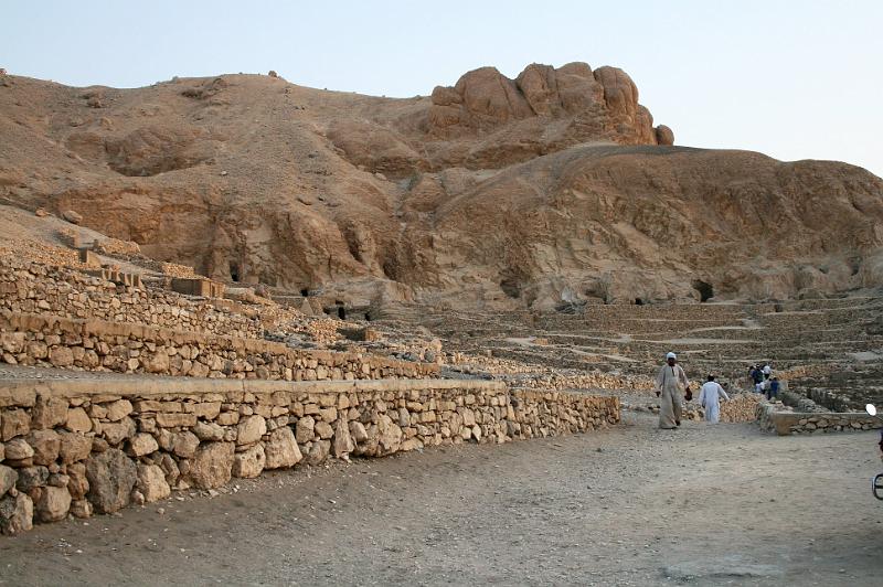 eg07_050406400_j_a.jpg - Landscape of Deir al-Medina