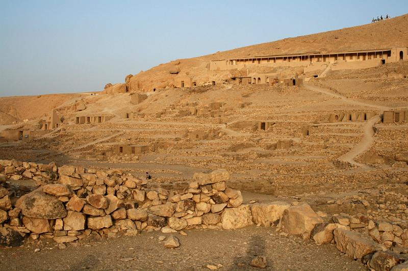 eg07_050407050_j_a.jpg - Ruins of artisans' housing