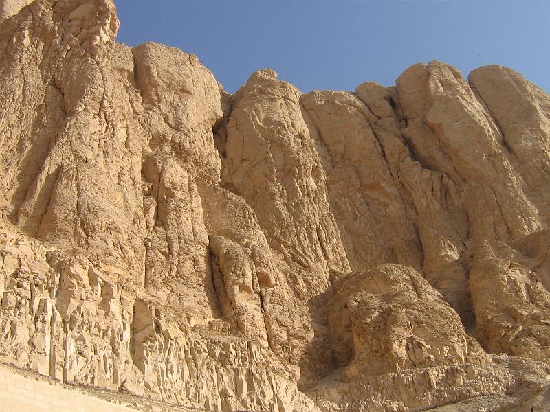 eg07_050408120_s.jpg - Cliffs above the Temple of Hatshepsut