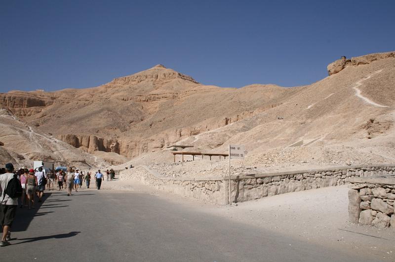 eg07_050409230_j_a.jpg - The Valley of the Kings, with its natural pyramid