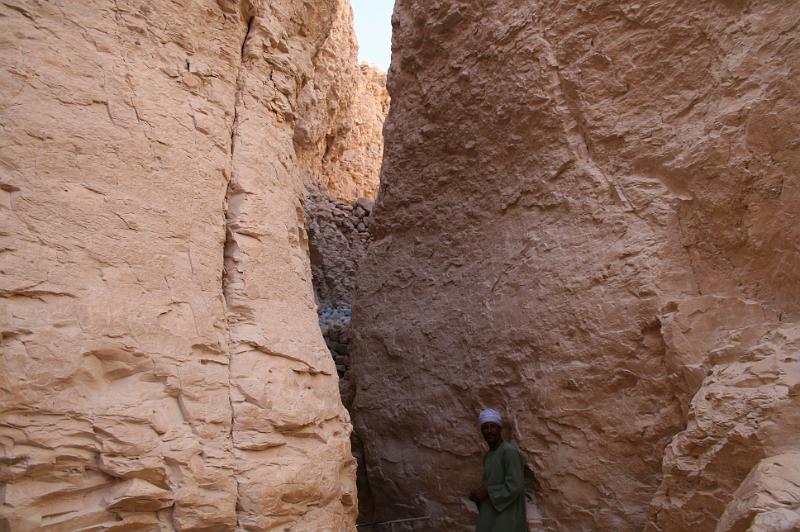 eg07_050409410_j.jpg - Entrance to the tomb of Thutmosis III