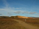 Distances are deceiving: It is about 1 km from the parking lot to the mountain.