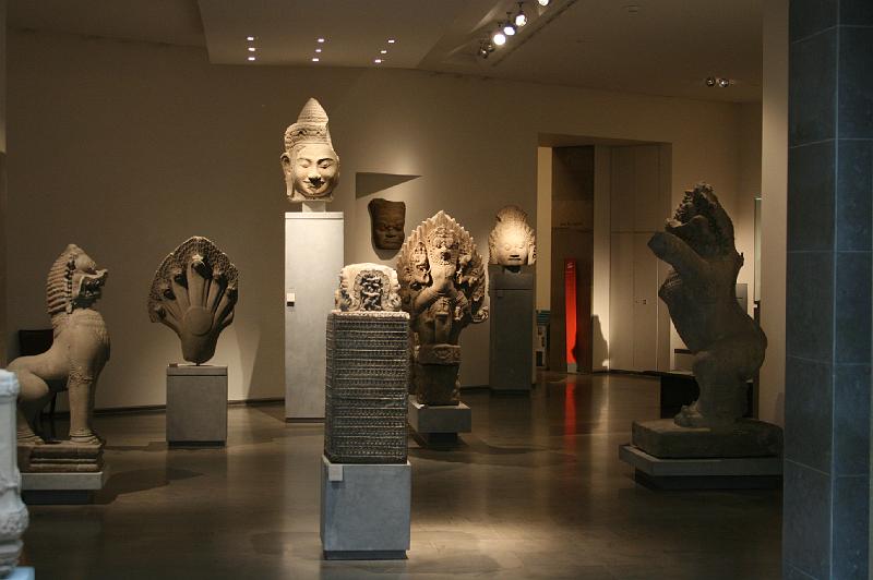 mg07_100112510_j.jpg - Second hall for Cambodian arts