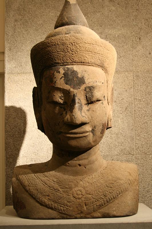 mg07_100114552_j_r.jpg - Buddha, Cambodia, 15th or 16th century, sandstone