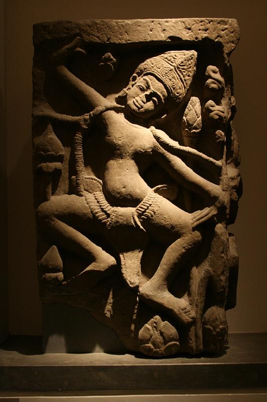 mg07_100114561_j_r.jpg - Apsara, Cambodia, 16th century (?), sandstone