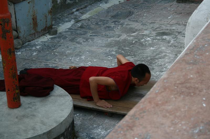 ne08_101217060_j.jpg - A devout Buddhist