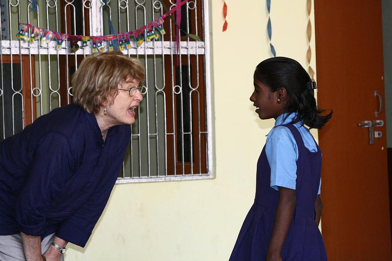 ne08_102110400_j.jpg - Siv and child at Gangotri School