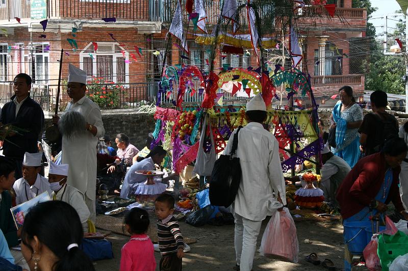 ne08_100410040_j.jpg - Wedding party at Budhanilkantha