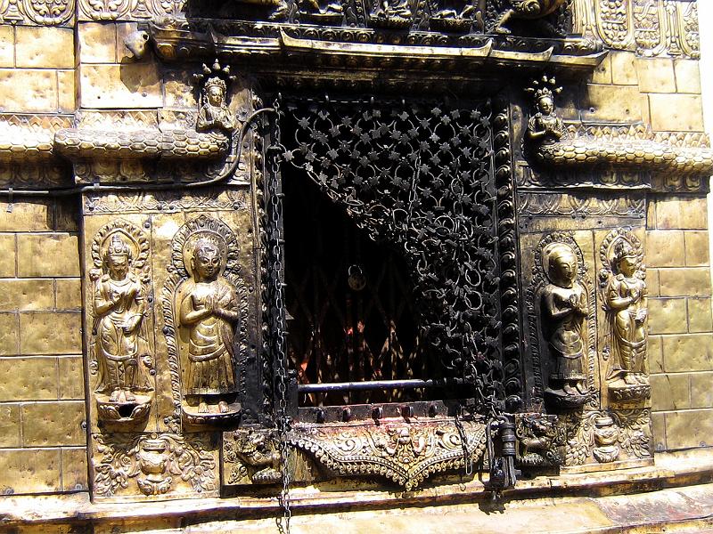 ne08_100411361_s_pac.jpg - Detail of shrine