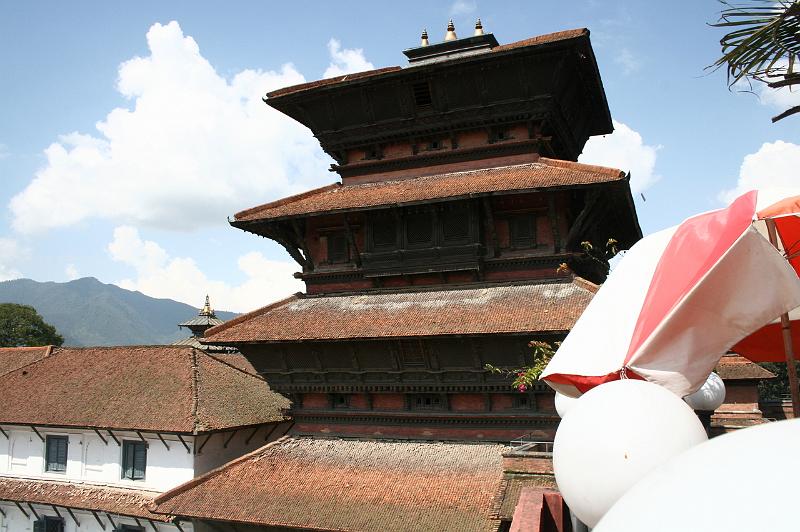 ne08_100412470_j.jpg - Basantapur Tower, in square of same name