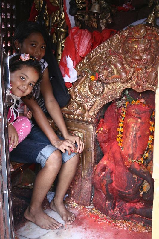 ne08_100414011_j.jpg - Kids in Ashu Binayak