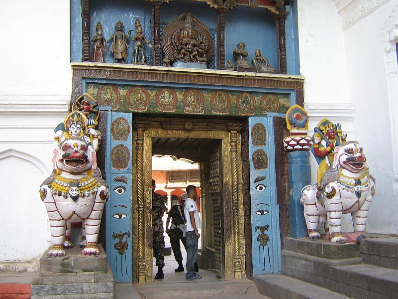 ne08_100414390_s.jpg - Police station entrance