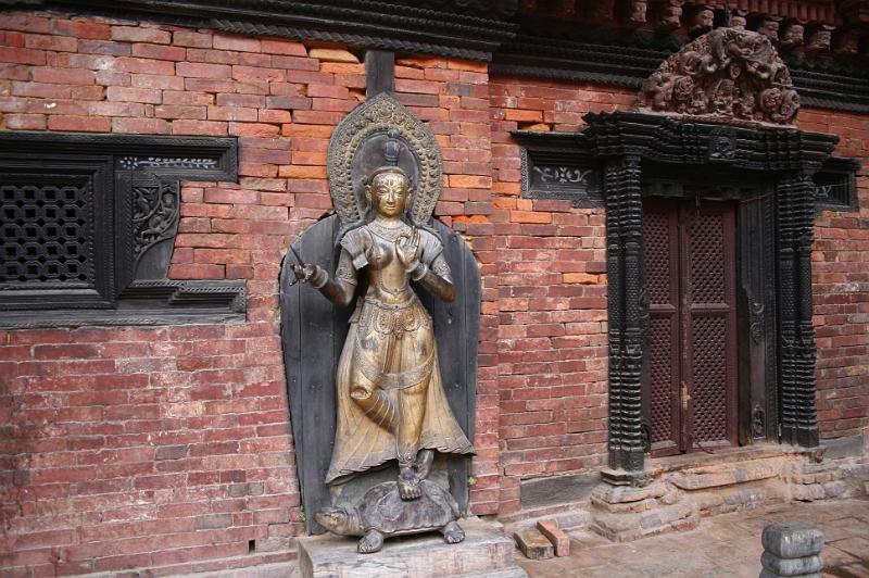ne08_100510421_j.jpg - Statue of Ganga on a tortoise in Mul Chowk