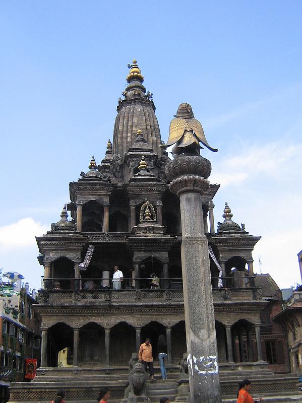 ne08_100510510_s_ra.jpg - Krishna Mandir, with Garuda, Vishnu's mount; Krishna is an avatar of Vishnu