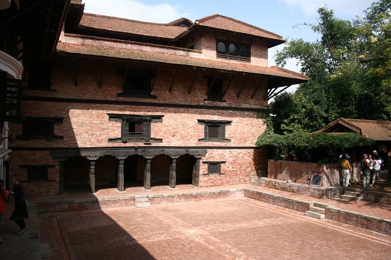 ne08_100513041_j.jpg - Patan Museum courtyard