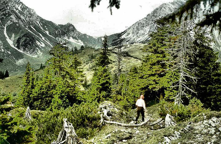 br80_gulmasteig_b.jpg - Siv on our very first walk to Amatschonjoch via Gulmasteig, our first summer in Brand in 1980. Even the Gulmasteig, which is on a ridge in between two valleys, was all muddy that year since the day before a Volkwanderung had come through on an organized event.