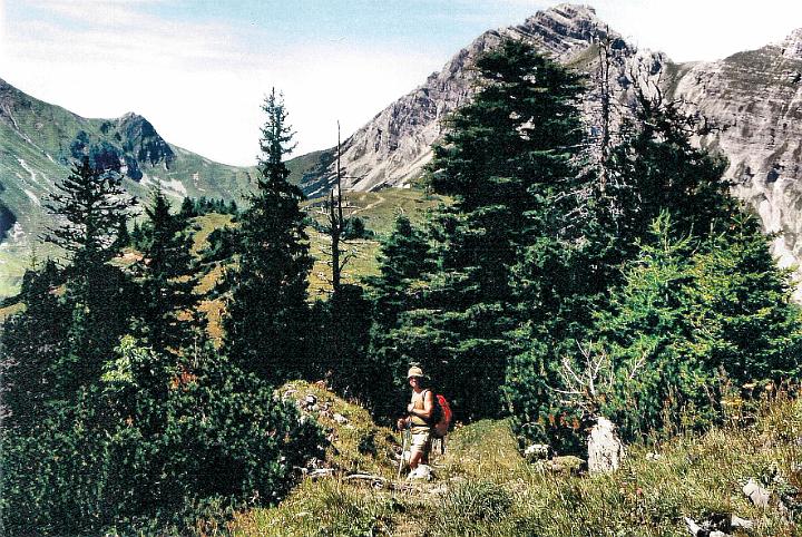 br93_gulma_01_a.jpg - John on the Gulmasteig in 1993. Once again,  Amatschonjoch in the background.