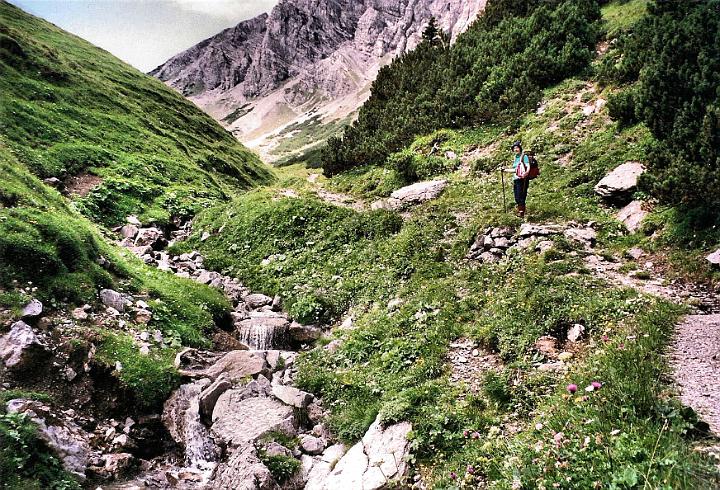 br99_amatschon.jpg - We are on the Palüdweg that leads gradually up to the base of Amatschonjoch. The last climb gets you up to the Joch (pass) where you can look into the next valley over east, Nenzingerhimmel. The altitude of the Joch is 2029 m.