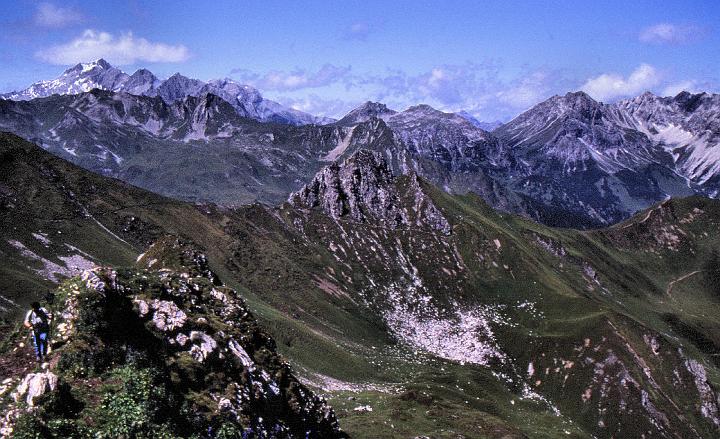 br93_golmer_15x_d.jpg - Gorgeous view from the top. We are looking at the way back and Der wilde Mann is right in the center foreground. In the background is Schesaplana on the left. Just to the right of The Wild Man is Südschafgafall and Saulakopf - a fabulous view.
