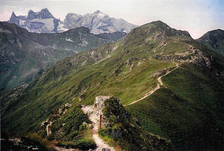 br96_geissspitze_01_bb.jpg - Golmer Höhenweg from a different angle with 'die Drei Türme' (the three towers) well visible in the background.
