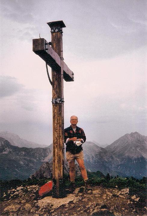 br96_geissspitze_08_b.jpg - John at the top.
