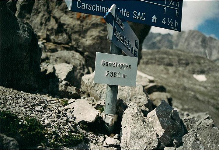 br00_gemsluke_13x.jpg - Gemsluggen 2380 m. The photo was taken in 2000.