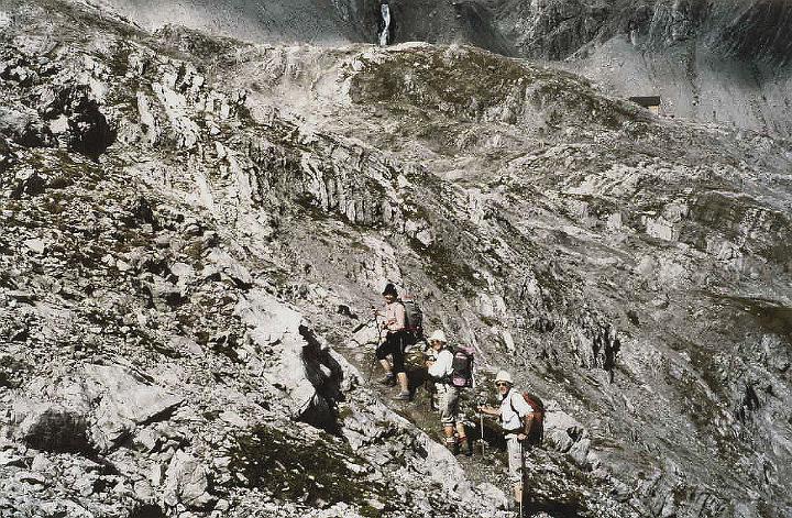 br91_gemsluke__11b.jpg - This is our first tour to Gemslücke in 1991. We went in the opposite direction from later walks and we are here on our way back to the Todalphütte after Gemslücke - Siv, Renate and Fritz from left to right. This is a continued up-and-down path so you get the false feeling that we are headed towards Gemslücke.