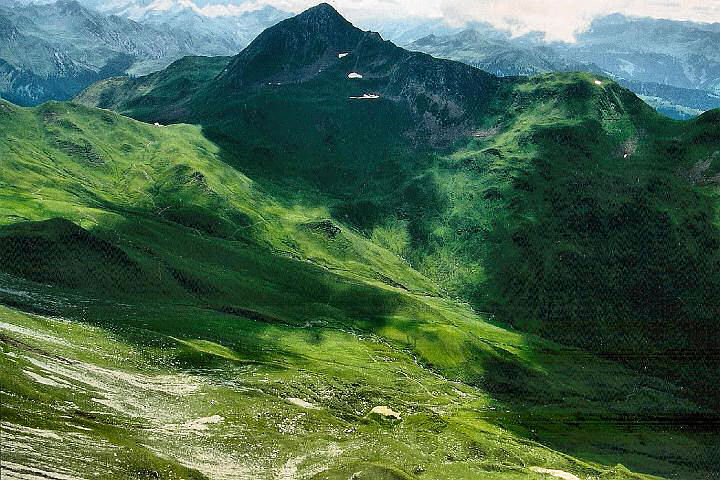 br95_gemslueke_11_a.jpg - A gorgeous view back on the Swiss valley from our walk back to Gafalljoch. This year we started the high-mountain walk from the Todalphütte and came back to Lünersee via the Gafalljoch.