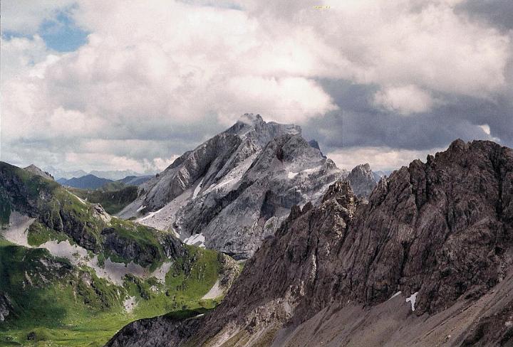 br99_totalp_08.jpg - View towards Gafalljoch with the Kanzelköpfe in the foreground. In the background Kirchlispitzen.
