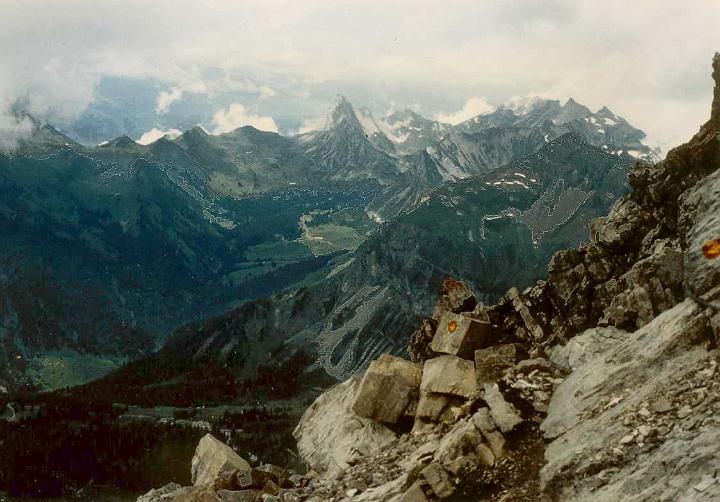 br85_mannheimer4_bb.jpg - The end of Südwandsteig and we turn right to get onto the Glacier. View over Switzerland here.