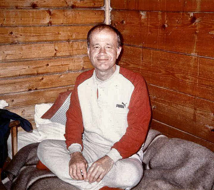 br85_mannheimerA_b.jpg - John as a well-oiled young man in our room for the night. Pretty comfortable. We slept well.