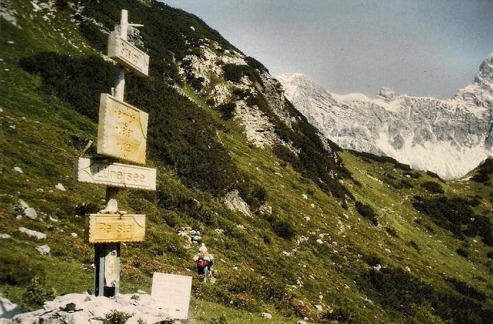 br89_hhueter_01_c.jpg - We are on our way to Heinrich Hueterhütte with Fritz and Renate, in 1989.
