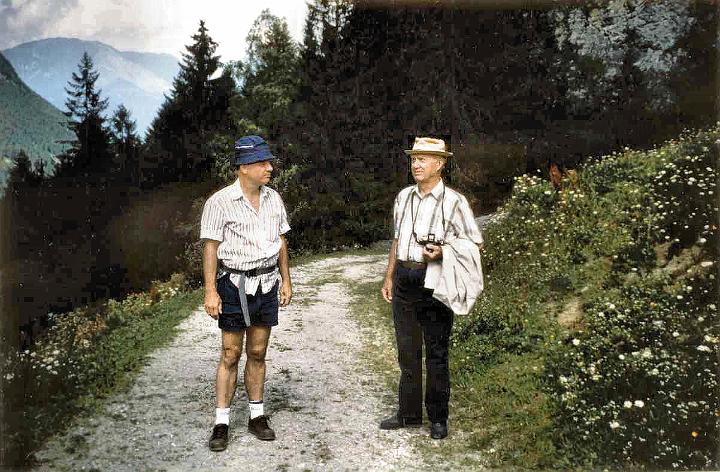 br91_daddy_jon_aa.jpg - John and Bert on the same path.