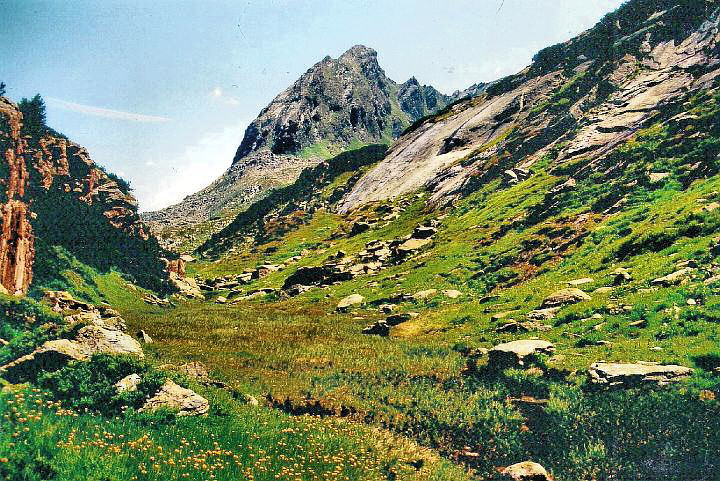 br93_breiterspitz_02_b.jpg - Our walk to Breiterspitz in 1993 after a long car ride from Brand and up the Montafon valley was memorable mostly because we got on the wrong path coming back down from the top. We had to ask directions from some people we met.