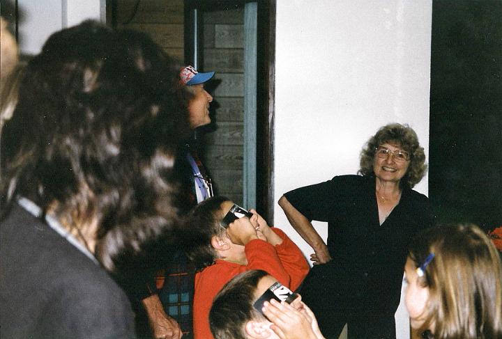 br99_eclipse_1.jpg - We are all out on Fritz's and Renate's balcony to watch the sun eclipse. Gerti, our landlady, eternally young in her favorite pose. Lisi is in the front and the three children are there.