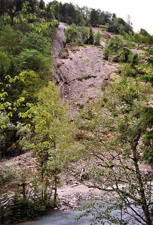 br99_road_1.jpg - This is where the road fell down, all the way to the Alvierbach.