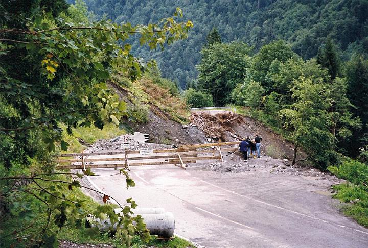 br99_road_out_2.jpg - The new road is being constructed quite a bit higher up on the hillside and certainly with a lot of precautions to prevent the disaster from happening again. The next year the road was finished and also in much better shape than the old one.
