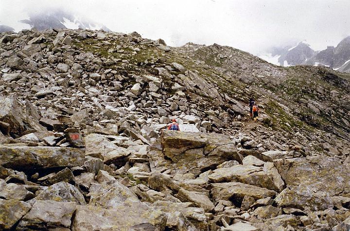 br81_saarbrknr_02_a.jpg - Rocks rocks and more rocks, practically all the way from the parking area to the foot of the last climb up to the hut.
