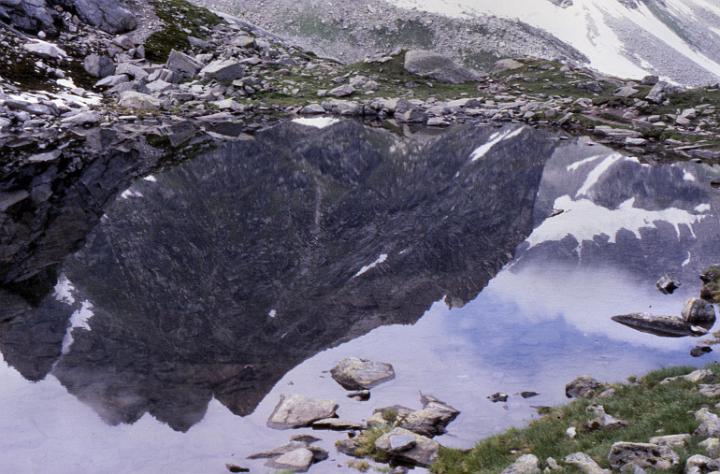 br81_saarbrknr_02_xy.jpg - John took an arty photo of one of the many ponds we walked by among the rocks. Here the mountain is reflected in the water.