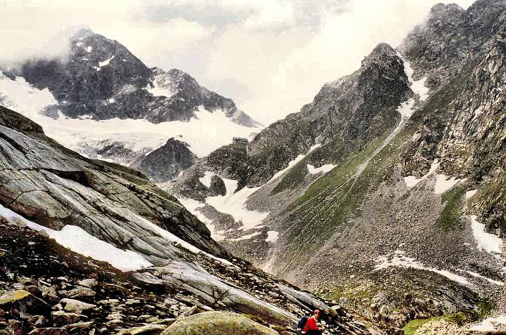 br81_saarbrksite_c.jpg - We are getting pretty close to the hut finally. It is on top of a hill right in the middle of the picture.