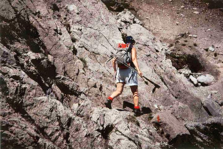 br94_saulajoch_1_b.jpg - Siv strides along on the rocks. Great feeling having rock under your feet.