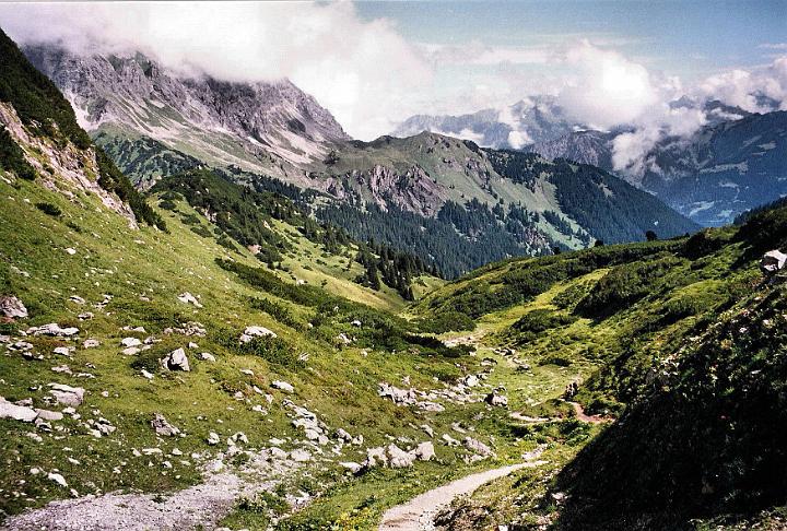 br99_saulajoch_11_b.jpg - We are on our way to the beginning of Königersteig (named by friends of ours after our host at the Haus Kella-Egg, Sepp Königer)