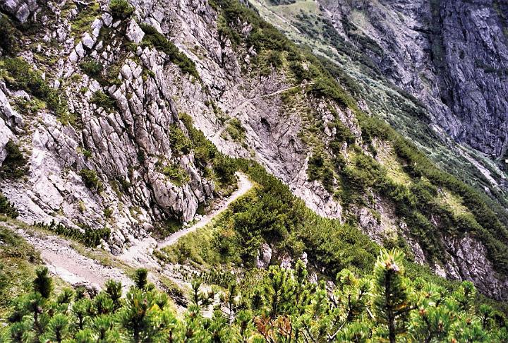 br99_saulajoch_22_a.jpg - A view of the steep mountainside we are hanging on to. You can see a piece of the 'path' in the upper center if you look carefully.