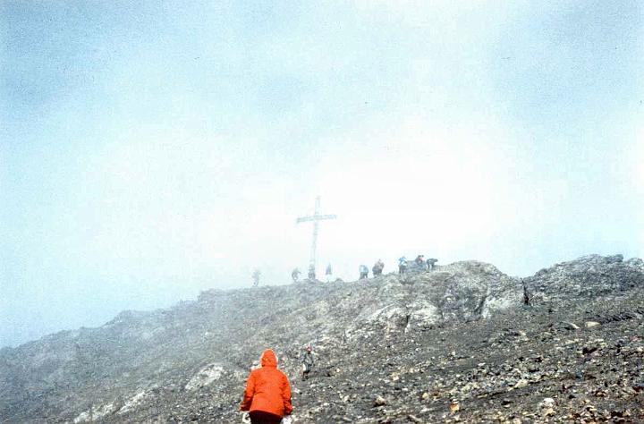 br86_schesaplana2_b.jpg - Here we are getting close to the top. But it is shrouded in clouds and the view we had hoped for is just not there.