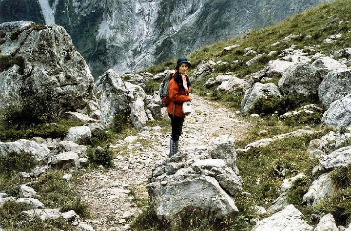 br91_obere_sonnen_aa.jpg - Anotrher year, 1991, on the long climb among grassy fields and rocks. that comes before you get into the forest,