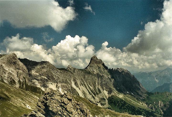br00_sudschafgfl_8_xa.jpg - The same view with Zimba in the back, but from 2000. Different weather, different camera.
